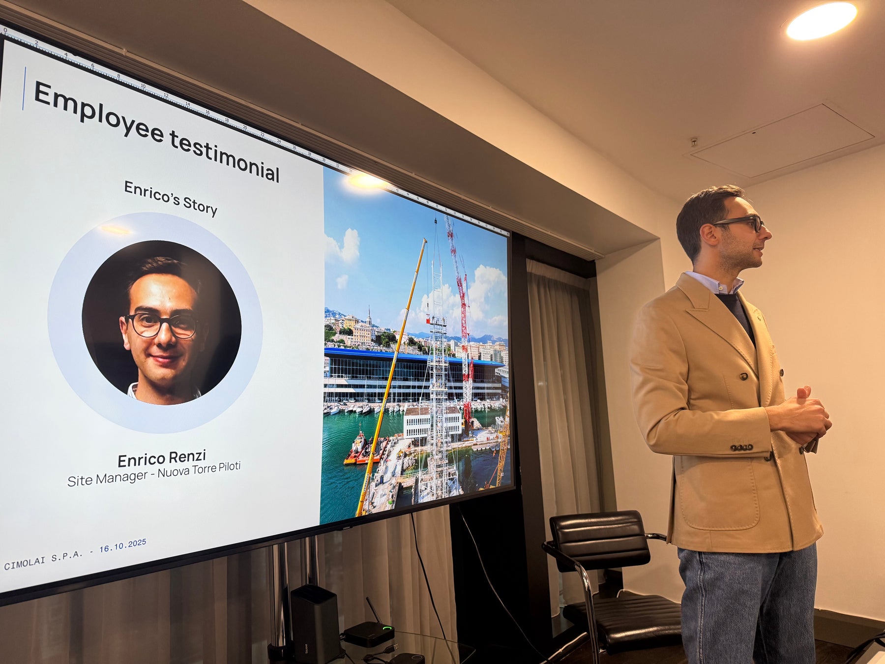 Enrico Renzi, ex allievo Dirextra (31ª edizione Malta 2019), oggi ingegnere in Cimolai S.p.A., durante la testimonianza alla 38ª edizione Dirextra a Manchester.