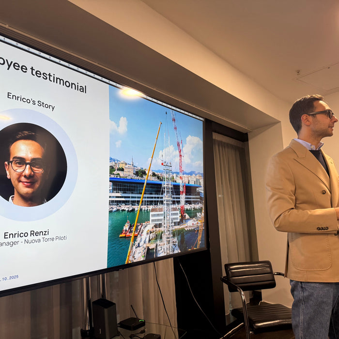 Enrico Renzi, ex allievo Dirextra (31ª edizione Malta 2019), oggi ingegnere in Cimolai S.p.A., durante la testimonianza alla 38ª edizione Dirextra a Manchester.